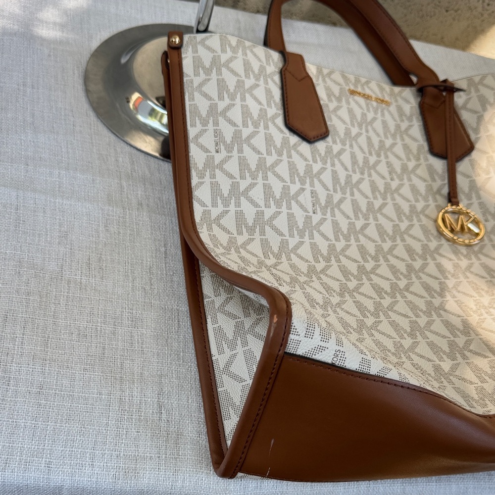 Michael Kors Tan and Cream Signature Tote - Picture 4 of 10